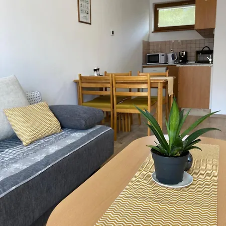 Karo, Oščadnica Apartamento